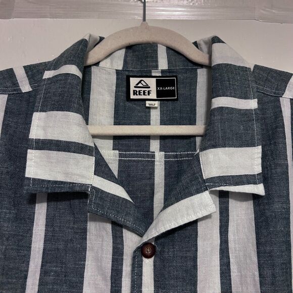 Reef Men’s Button Up Shirt XXL Blue White Striped Short Sleeve 100% Cotton - Picture 6 of 8